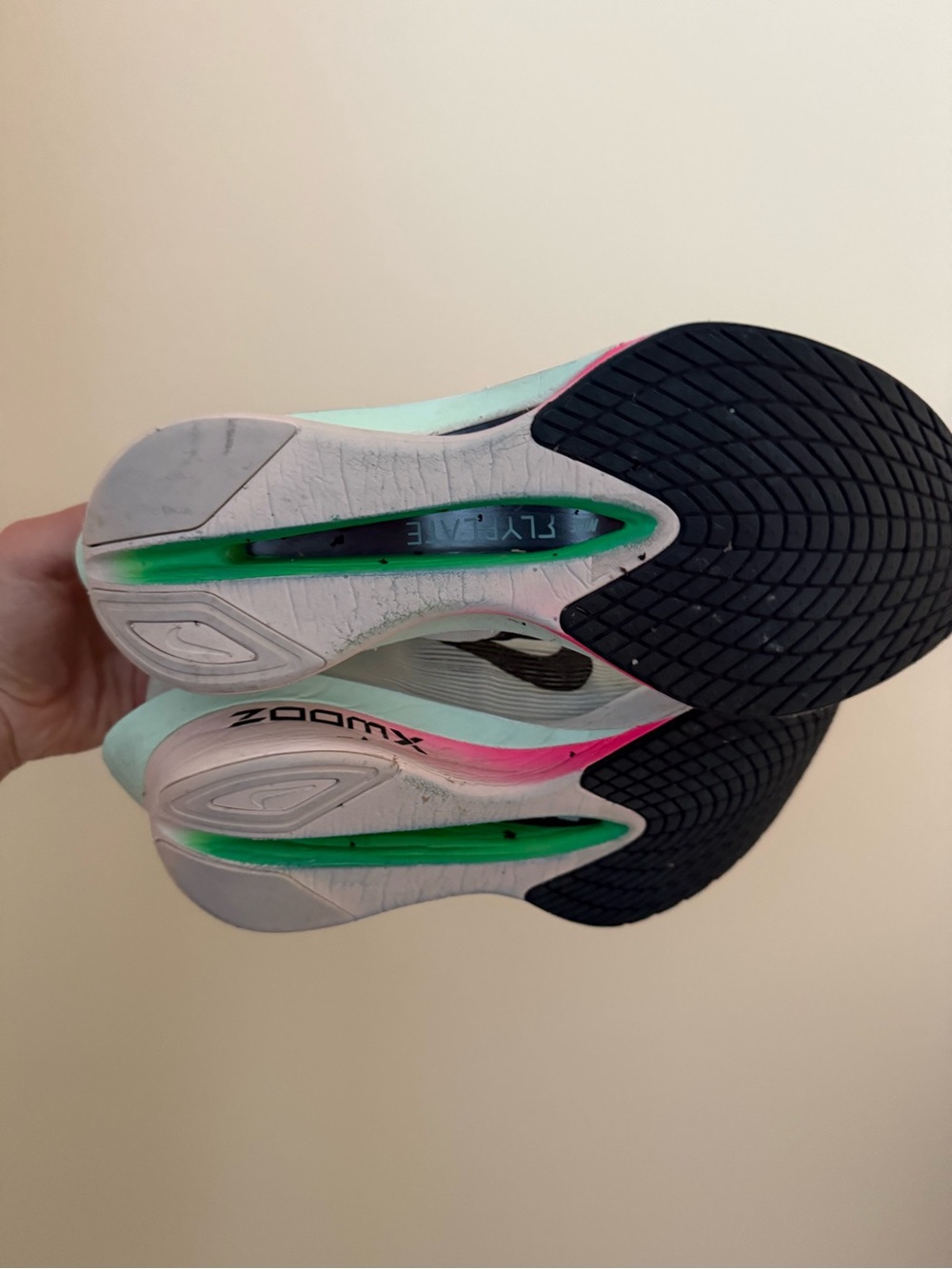 Nike Women’s Vaporfly 4 - Picture 2 of 3